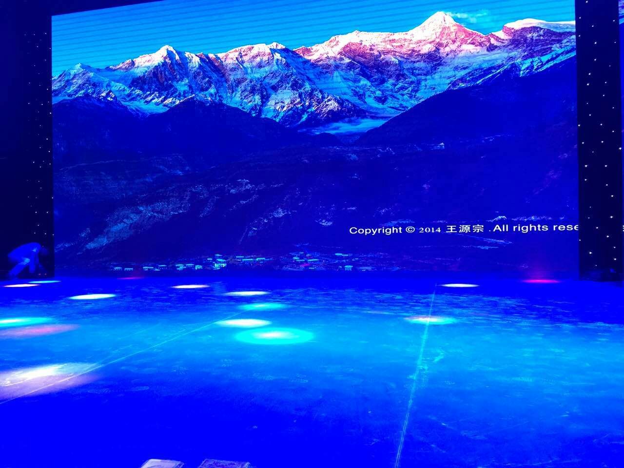 舞臺地膠--重慶南開中學(xué)大禮堂成功案例