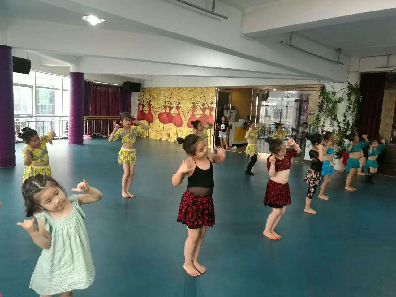 舞蹈室地膠--成都錦江春天皇家肚皮舞舞蹈室成功案例